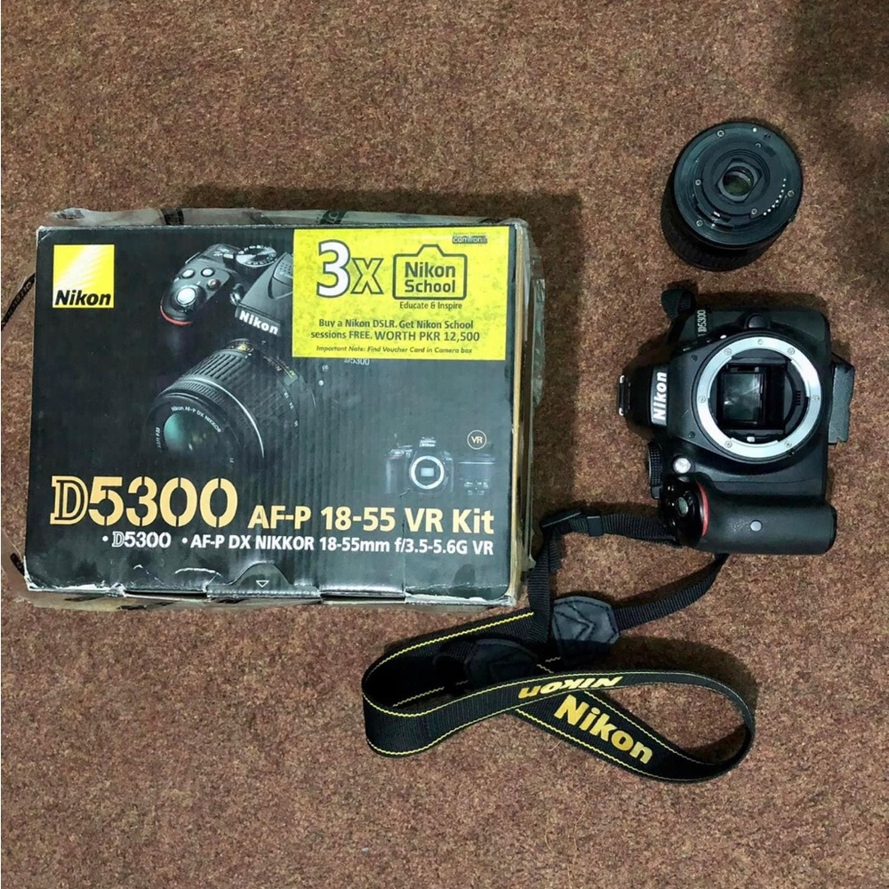 D5300 in mint condition 100% ok 
With kit lens Shutter count 7k  
$400